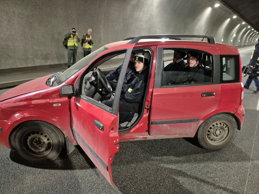 W tunelu pod Luboniem Małym zaroiło się od służb ratunkowych. Ruch został zablokowany [ZDJĘCIA]