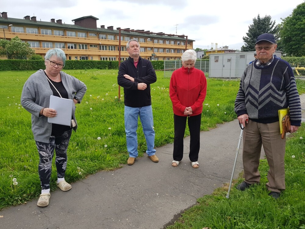 Protest mieszkańców ulicy Emilii Plater w Nowym Sączu. Stanowcze NIE dla budowy drugiego apartamentowca [WIDEO]
