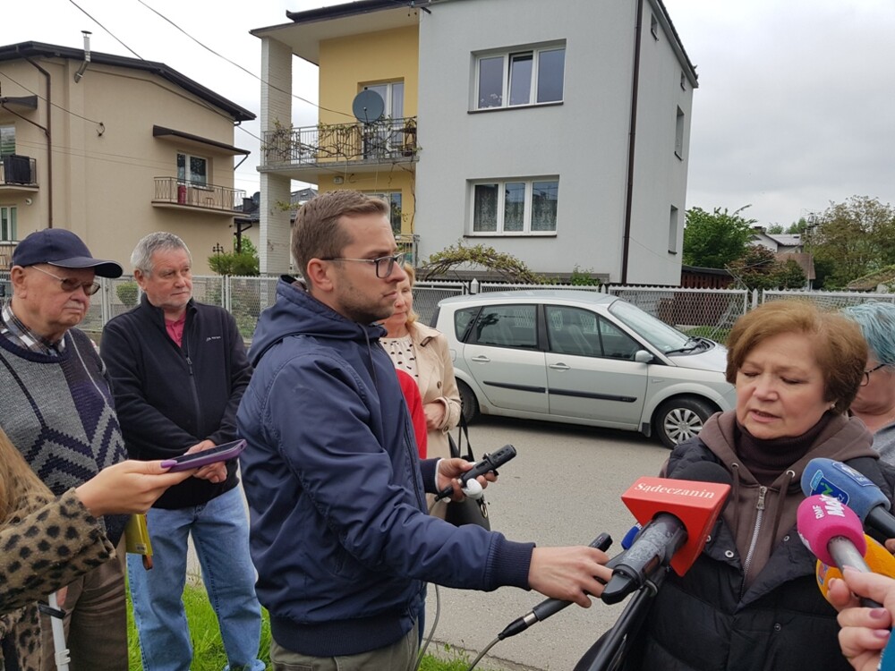 Protest mieszkańców ulicy Emilii Plater w Nowym Sączu. Stanowcze NIE dla budowy drugiego apartamentowca [WIDEO]