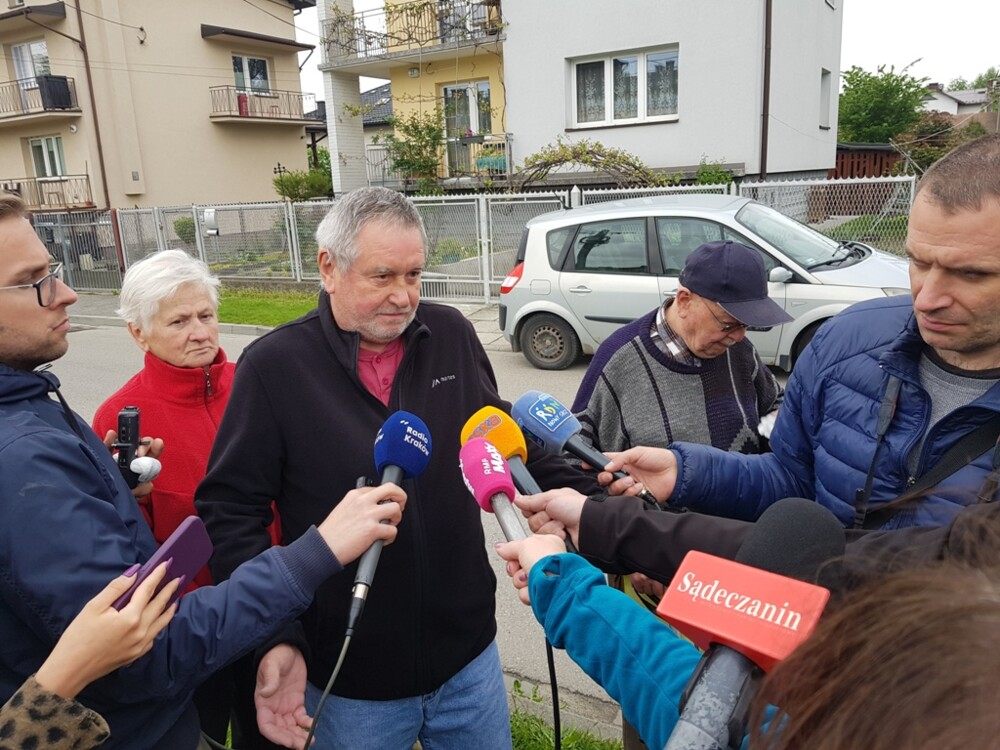 Protest mieszkańców ulicy Emilii Plater w Nowym Sączu. Stanowcze NIE dla budowy drugiego apartamentowca [WIDEO]