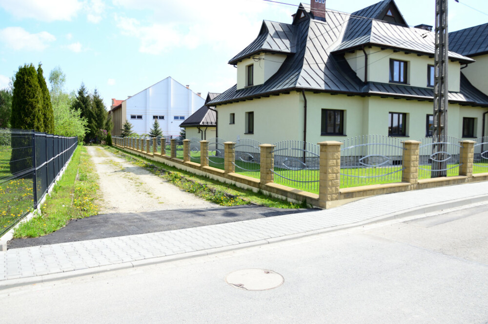 Chełmiec/Świniarsko: piękny ten chodnik, ale Gaj czeka jeszcze na kanalizację. Co na to wójt?