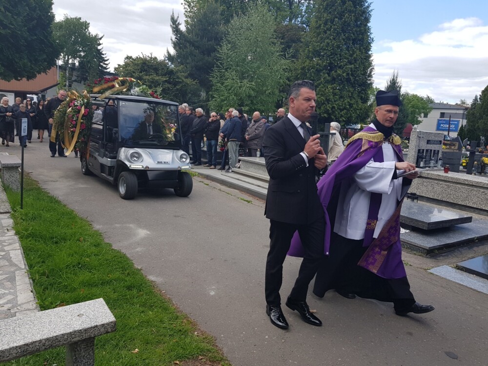 Pogrzeb śp. Jana Korala, wspaniałego człowieka, społecznika i znanego cukiernika. Na cmentarzu żegnały Go tłumy [ZDJĘCIA]