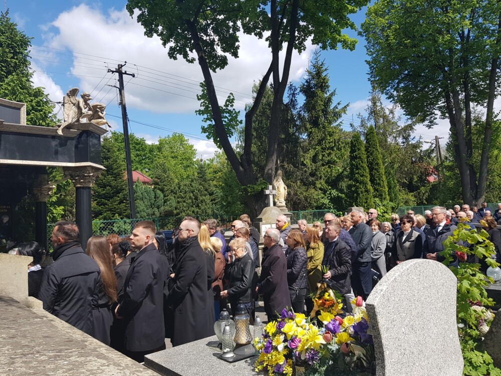 Pogrzeb śp. Jana Korala, wspaniałego człowieka, społecznika i znanego cukiernika. Na cmentarzu żegnały Go tłumy [ZDJĘCIA]
