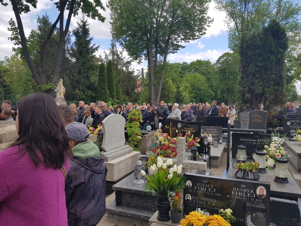 Pogrzeb śp. Jana Korala, wspaniałego człowieka, społecznika i znanego cukiernika. Na cmentarzu żegnały Go tłumy [ZDJĘCIA]