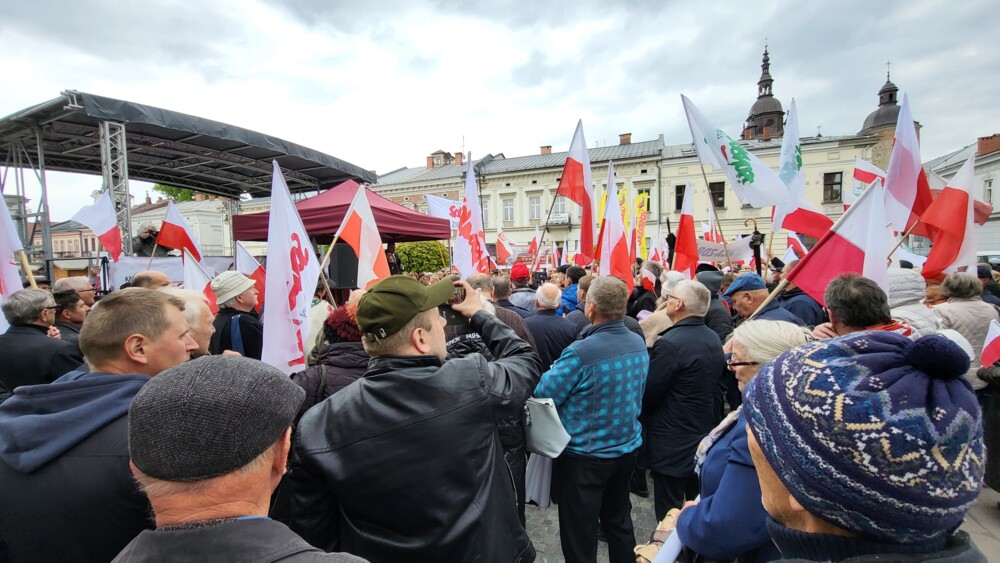 Wiec poparcia Karola Nawrockiego na nowosądeckim rynku. Przyjechał Daniel Nawrocki, syn kandydata na Prezydenta 