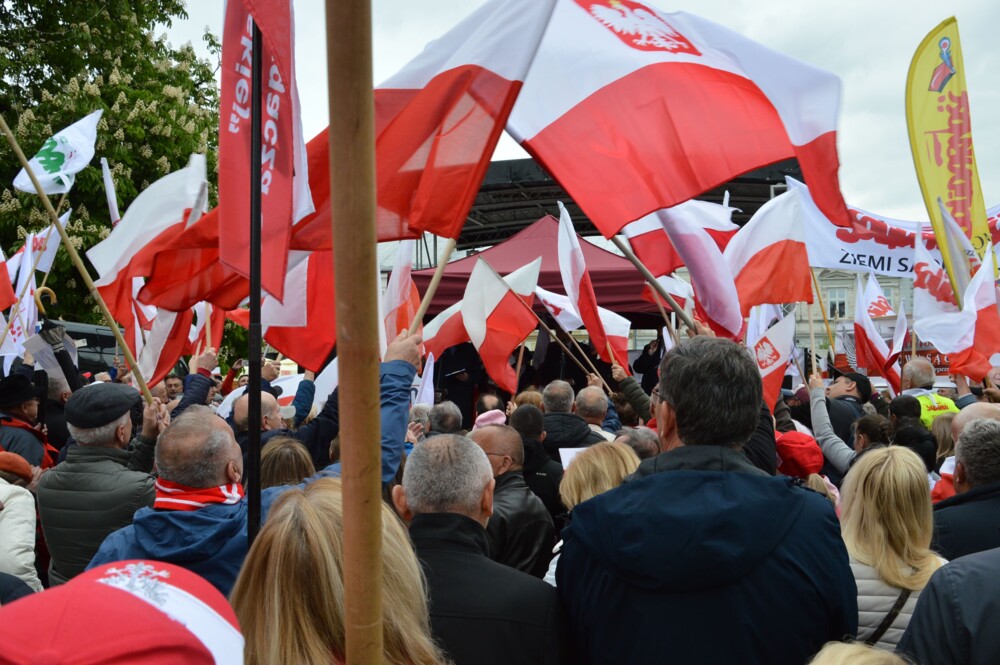 Wiec poparcia Karola Nawrockiego na nowosądeckim rynku. Przyjechał Daniel Nawrocki, syn kandydata na Prezydenta 