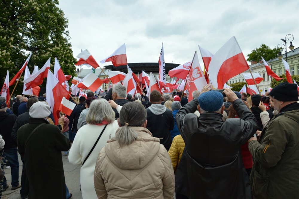 Wiec poparcia Karola Nawrockiego na nowosądeckim rynku. Przyjechał Daniel Nawrocki, syn kandydata na Prezydenta 