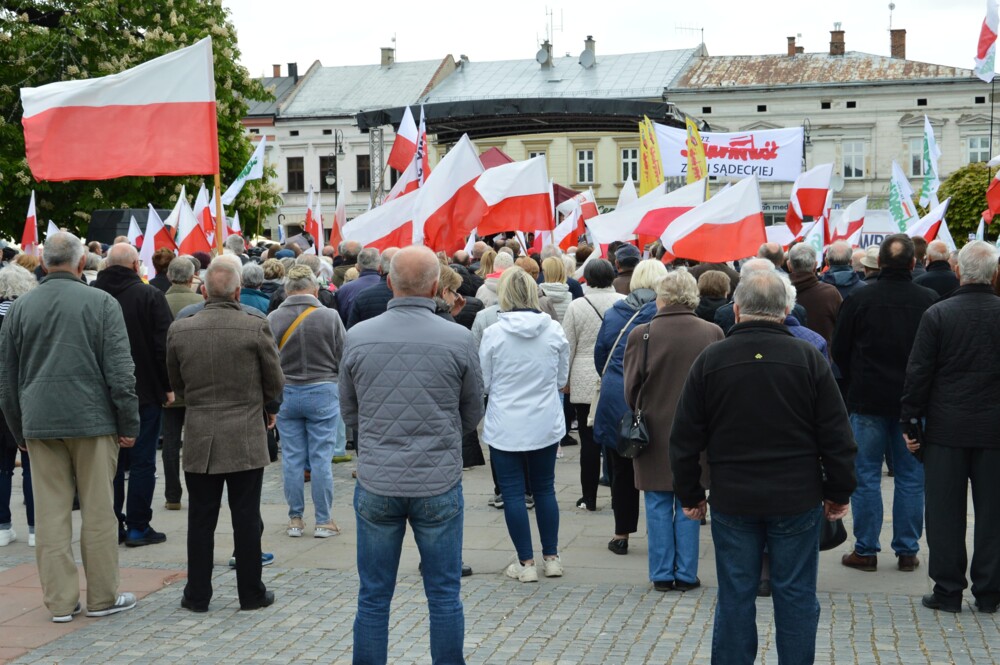 Wiec poparcia Karola Nawrockiego na nowosądeckim rynku. Przyjechał Daniel Nawrocki, syn kandydata na Prezydenta 