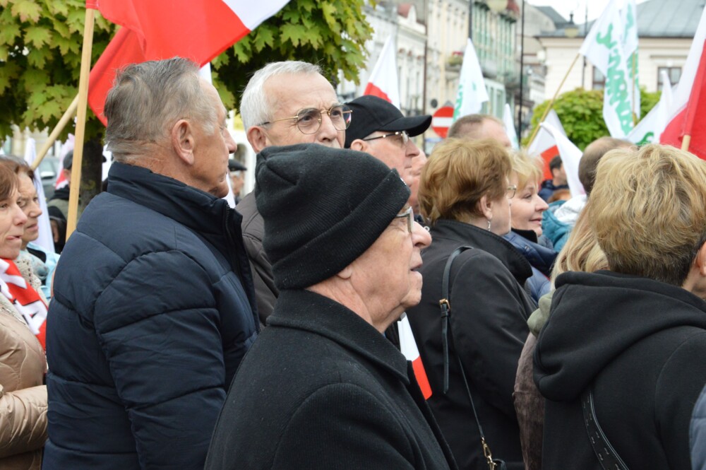 Wiec poparcia Karola Nawrockiego na nowosądeckim rynku. Przyjechał Daniel Nawrocki, syn kandydata na Prezydenta 