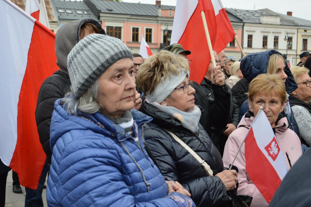 Wiec poparcia Karola Nawrockiego na nowosądeckim rynku. Przyjechał Daniel Nawrocki, syn kandydata na Prezydenta 