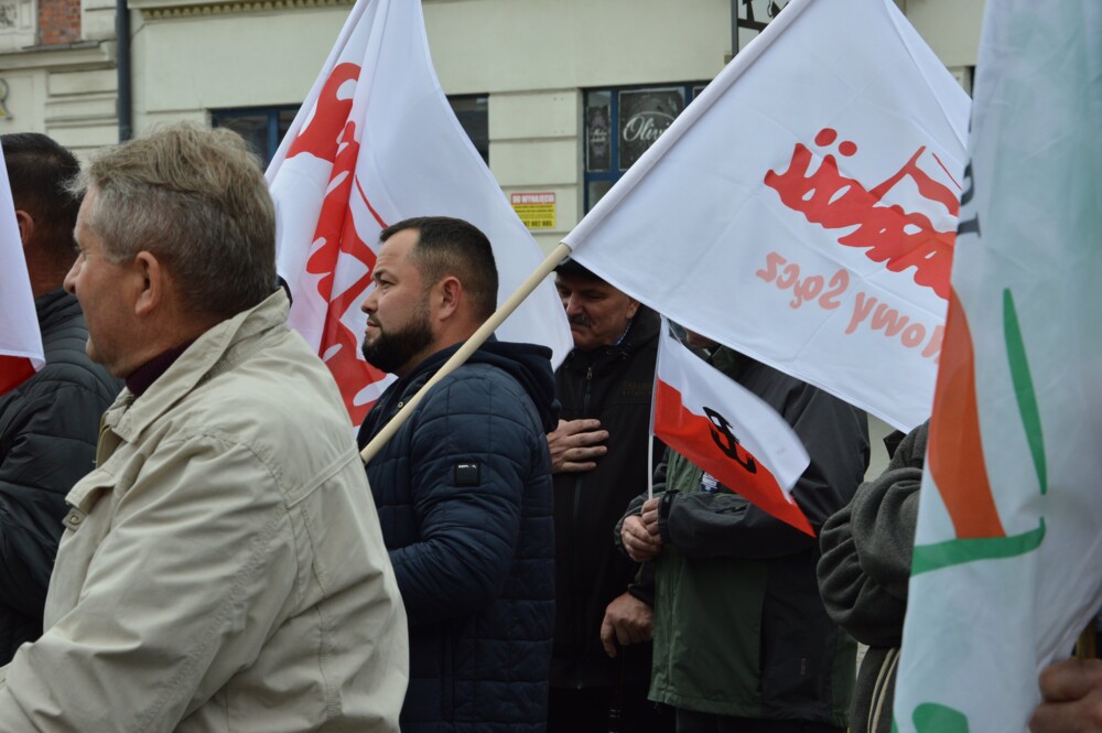 Wiec poparcia Karola Nawrockiego na nowosądeckim rynku. Przyjechał Daniel Nawrocki, syn kandydata na Prezydenta 