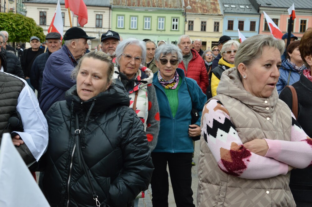Wiec poparcia Karola Nawrockiego na nowosądeckim rynku. Przyjechał Daniel Nawrocki, syn kandydata na Prezydenta 