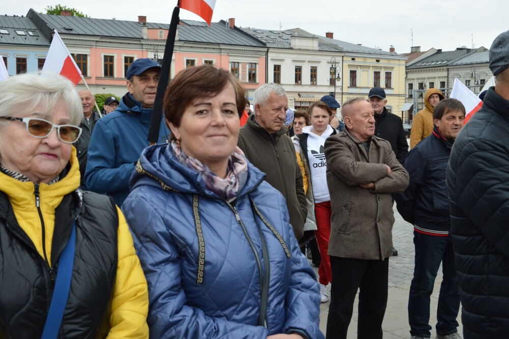 Wiec poparcia Karola Nawrockiego na nowosądeckim rynku. Przyjechał Daniel Nawrocki, syn kandydata na Prezydenta 