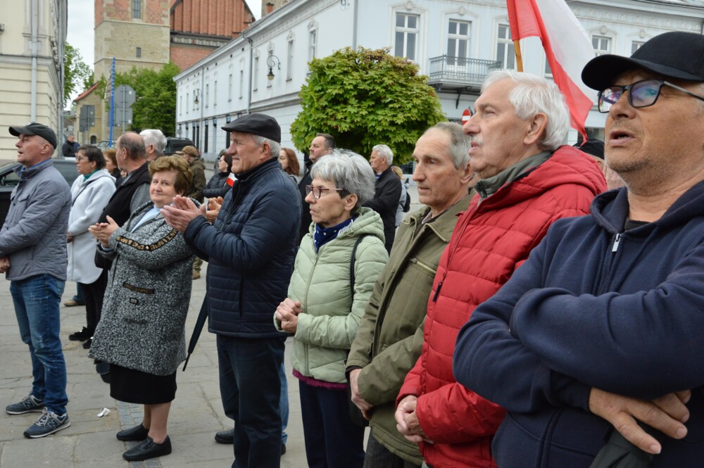 Wiec poparcia Karola Nawrockiego na nowosądeckim rynku. Przyjechał Daniel Nawrocki, syn kandydata na Prezydenta 