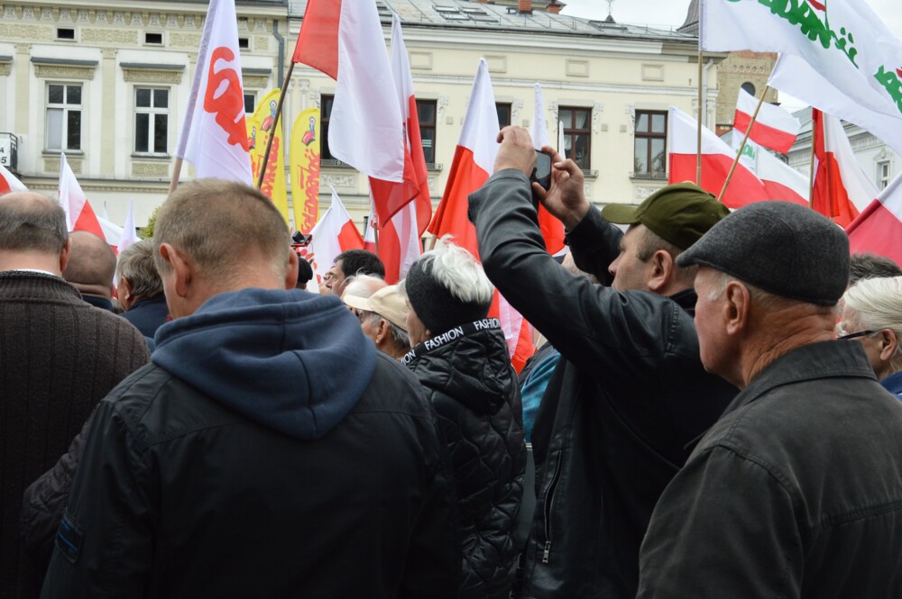 Wiec poparcia Karola Nawrockiego na nowosądeckim rynku. Przyjechał Daniel Nawrocki, syn kandydata na Prezydenta 