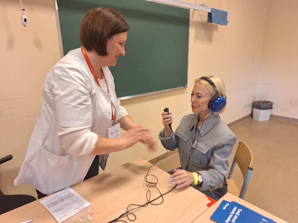 Miasteczko Zdrowia w Nowym Sączu. Problemy ze słuchem mają coraz młodsze osoby. Badajmy się! 