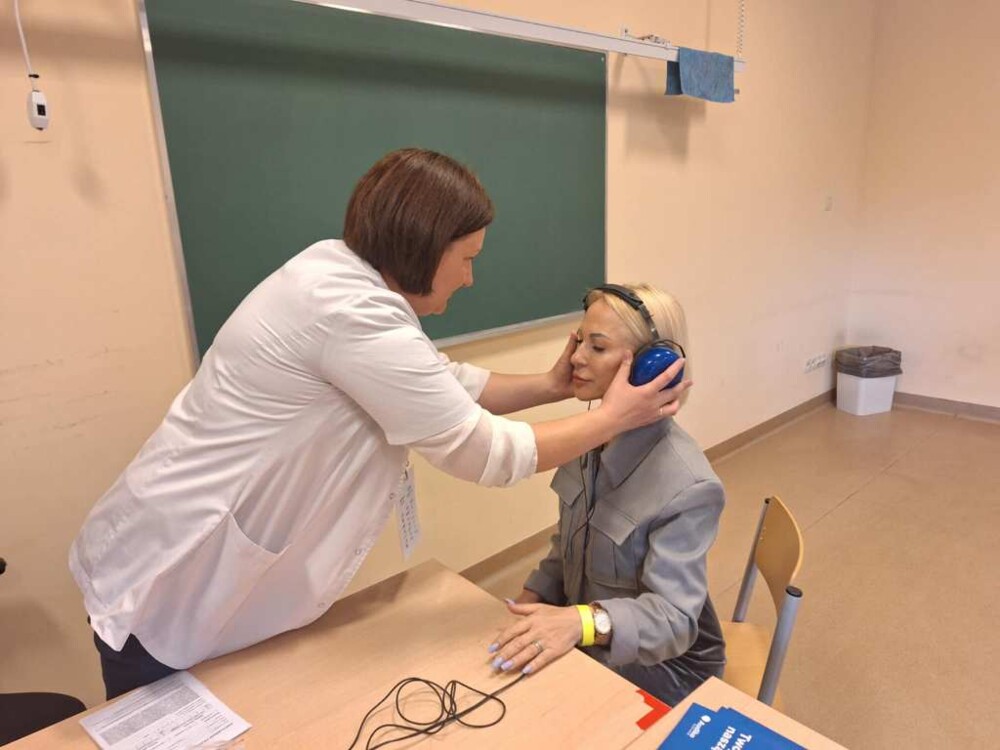 Miasteczko Zdrowia w Nowym Sączu. Problemy ze słuchem mają coraz młodsze osoby. Badajmy się! 