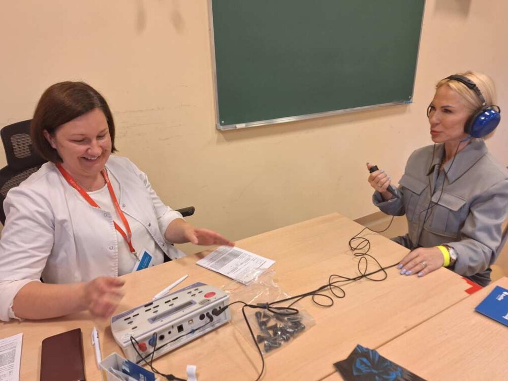 Miasteczko Zdrowia w Nowym Sączu. Problemy ze słuchem mają coraz młodsze osoby. Badajmy się! 