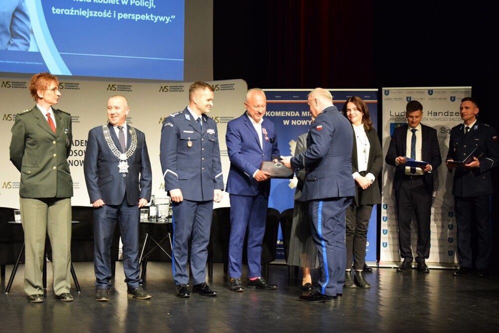 Od 100 lat kobiety służą w policji. W Nowym Sączu z tej okazji odbyła się międzynarodowa konferencja [ZDJĘCIA]