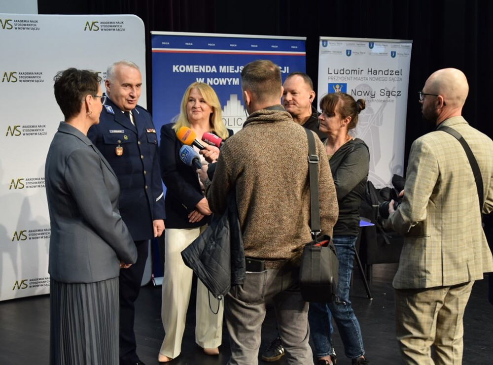 Od 100 lat kobiety służą w policji. W Nowym Sączu z tej okazji odbyła się międzynarodowa konferencja [ZDJĘCIA]