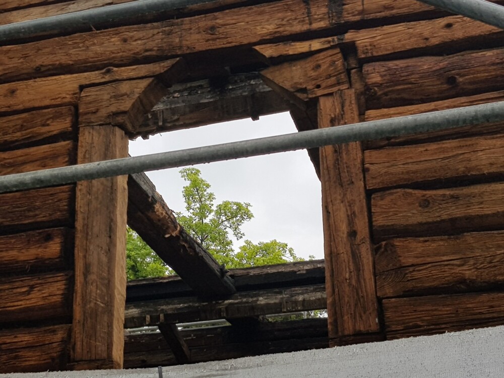 Na cmentarzu na osiedlu Helena w Nowym Sączu ruszyły prace związane z odbudową podpalonej świątyni [ZDJĘCIA]