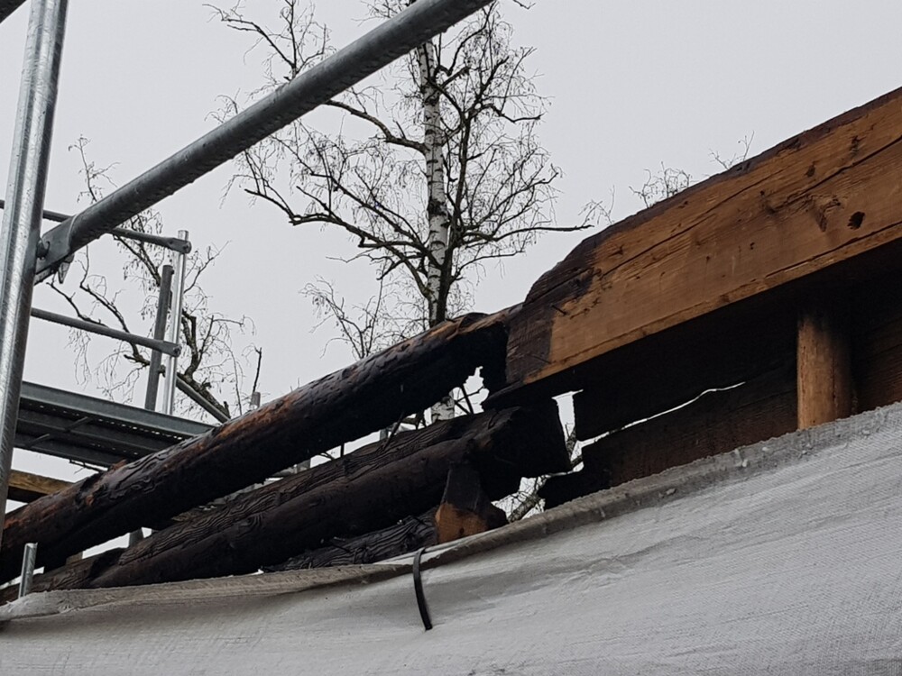 Na cmentarzu na osiedlu Helena w Nowym Sączu ruszyły prace związane z odbudową podpalonej świątyni [ZDJĘCIA]