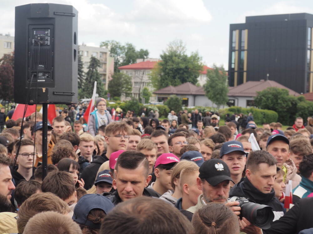 Sławomir Mentzen w Nowym Sączu. Na wiecu wyborczym pojawiły się tłumy [WIDEO][ZDJĘCIA]