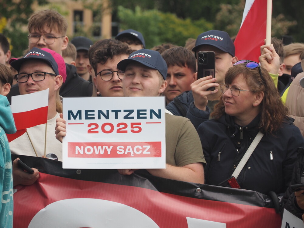 Sławomir Mentzen w Nowym Sączu. Na wiecu wyborczym pojawiły się tłumy [WIDEO][ZDJĘCIA]