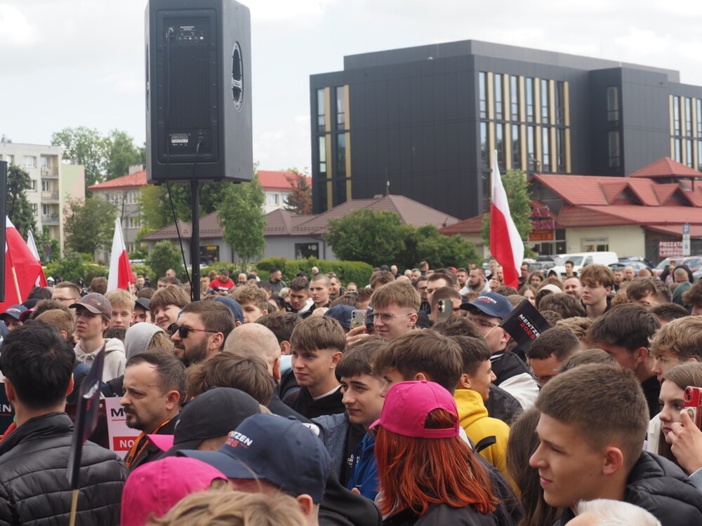 Sławomir Mentzen w Nowym Sączu. Na wiecu wyborczym pojawiły się tłumy [WIDEO][ZDJĘCIA]