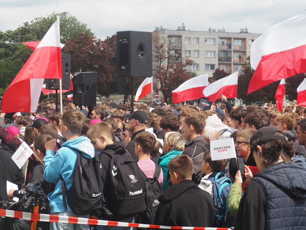 Sławomir Mentzen w Nowym Sączu. Na wiecu wyborczym pojawiły się tłumy [WIDEO][ZDJĘCIA]
