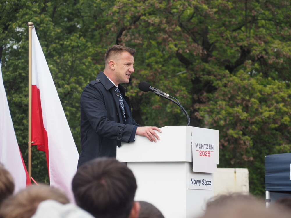 Sławomir Mentzen w Nowym Sączu. Na wiecu wyborczym pojawiły się tłumy [WIDEO][ZDJĘCIA]
