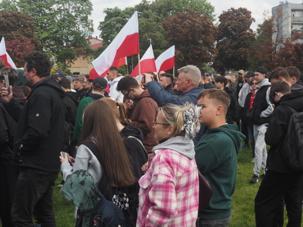Sławomir Mentzen w Nowym Sączu. Na wiecu wyborczym pojawiły się tłumy [WIDEO][ZDJĘCIA]