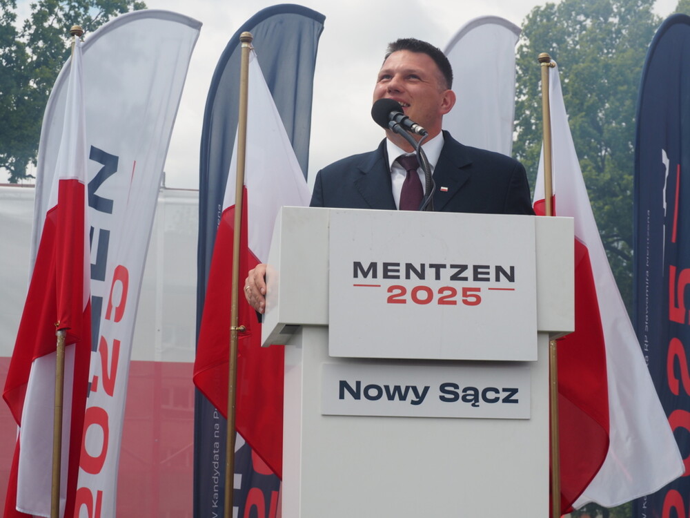 Sławomir Mentzen w Nowym Sączu. Na wiecu wyborczym pojawiły się tłumy [WIDEO][ZDJĘCIA]