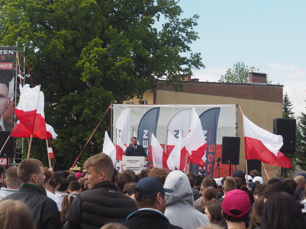 Sławomir Mentzen w Nowym Sączu. Na wiecu wyborczym pojawiły się tłumy [WIDEO][ZDJĘCIA]