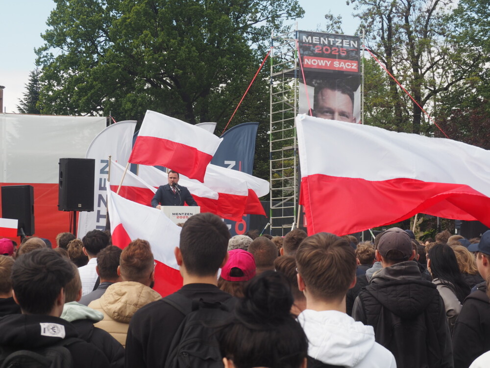 Sławomir Mentzen w Nowym Sączu. Na wiecu wyborczym pojawiły się tłumy [WIDEO][ZDJĘCIA]