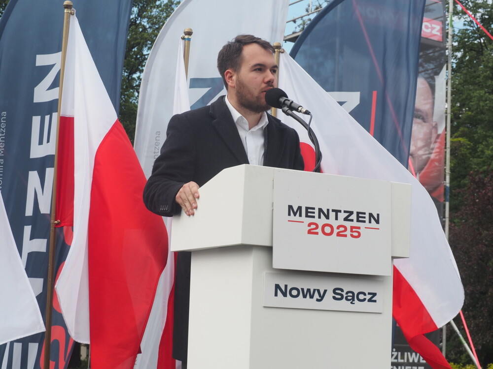 Sławomir Mentzen w Nowym Sączu. Na wiecu wyborczym pojawiły się tłumy [WIDEO][ZDJĘCIA]