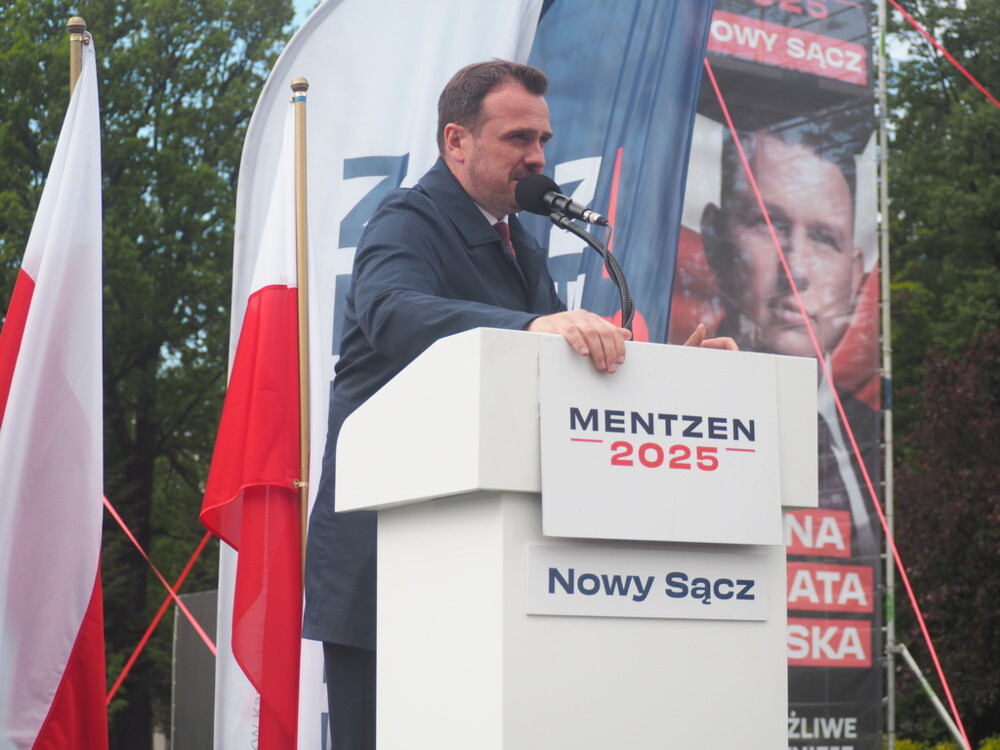 Sławomir Mentzen w Nowym Sączu. Na wiecu wyborczym pojawiły się tłumy [WIDEO][ZDJĘCIA]