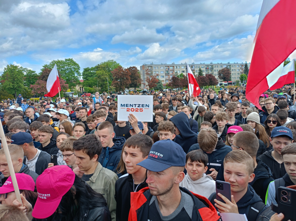 Sławomir Mentzen w Nowym Sączu. Na wiecu wyborczym pojawiły się tłumy [WIDEO][ZDJĘCIA]