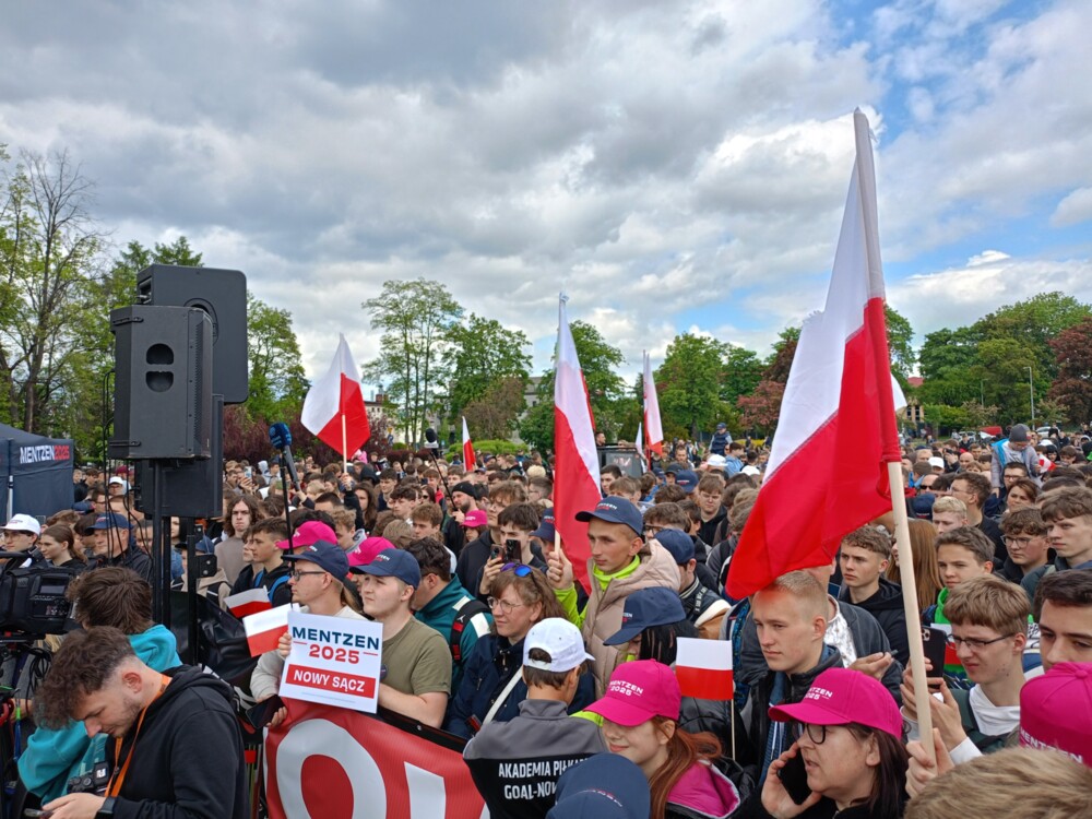 Sławomir Mentzen w Nowym Sączu. Na wiecu wyborczym pojawiły się tłumy [WIDEO][ZDJĘCIA]
