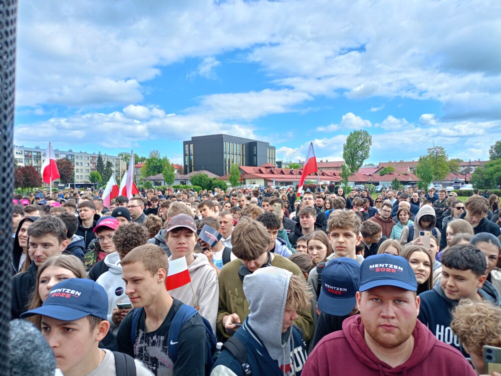 Sławomir Mentzen w Nowym Sączu. Na wiecu wyborczym pojawiły się tłumy [WIDEO][ZDJĘCIA]