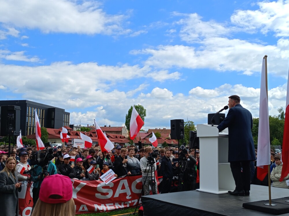 Sławomir Mentzen w Nowym Sączu. Na wiecu wyborczym pojawiły się tłumy [WIDEO][ZDJĘCIA]