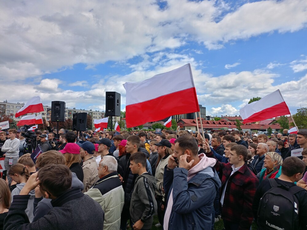 Sławomir Mentzen w Nowym Sączu. Na wiecu wyborczym pojawiły się tłumy [WIDEO][ZDJĘCIA]