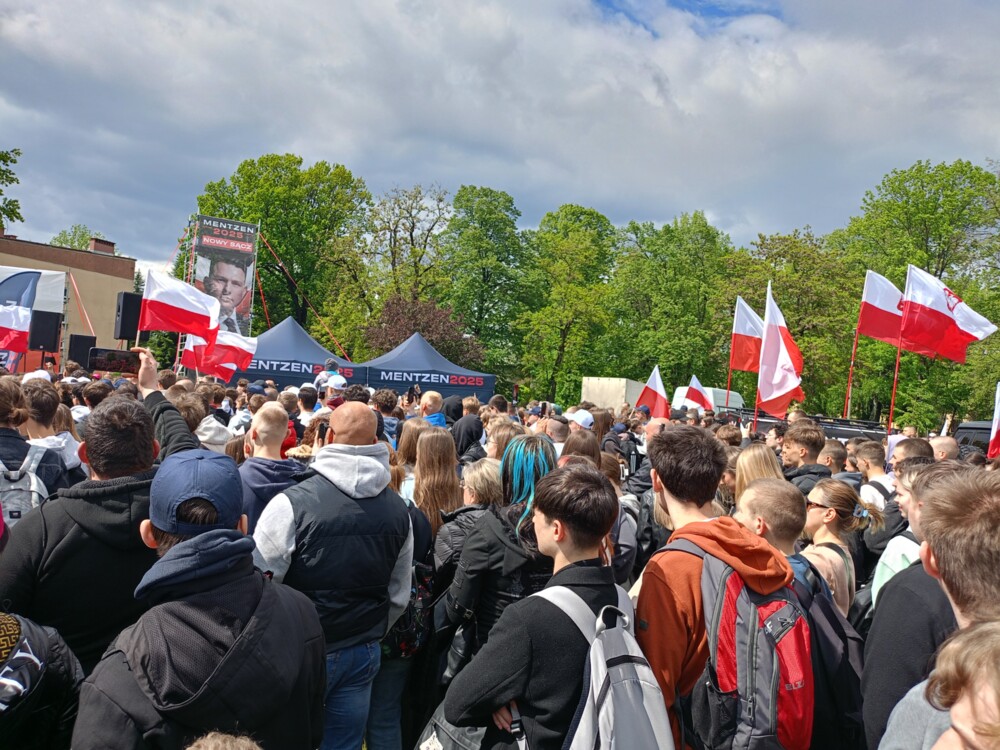 Sławomir Mentzen w Nowym Sączu. Na wiecu wyborczym pojawiły się tłumy [WIDEO][ZDJĘCIA]