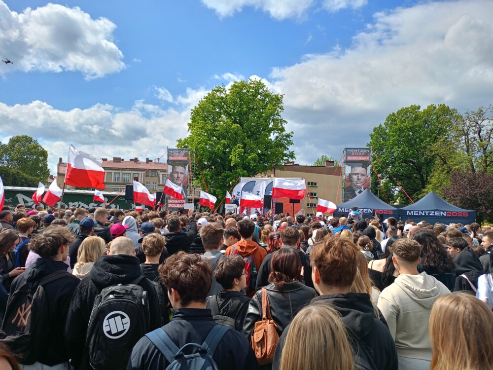 Sławomir Mentzen w Nowym Sączu. Na wiecu wyborczym pojawiły się tłumy [WIDEO][ZDJĘCIA]
