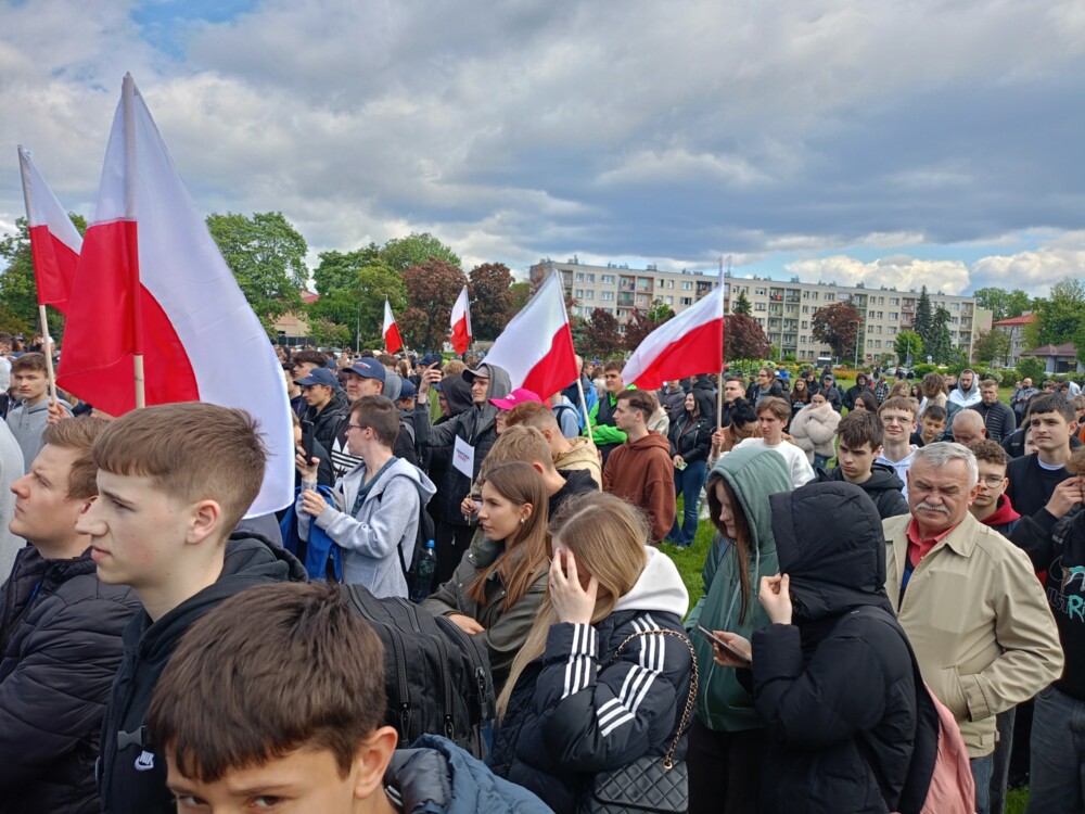 Sławomir Mentzen w Nowym Sączu. Na wiecu wyborczym pojawiły się tłumy [WIDEO][ZDJĘCIA]