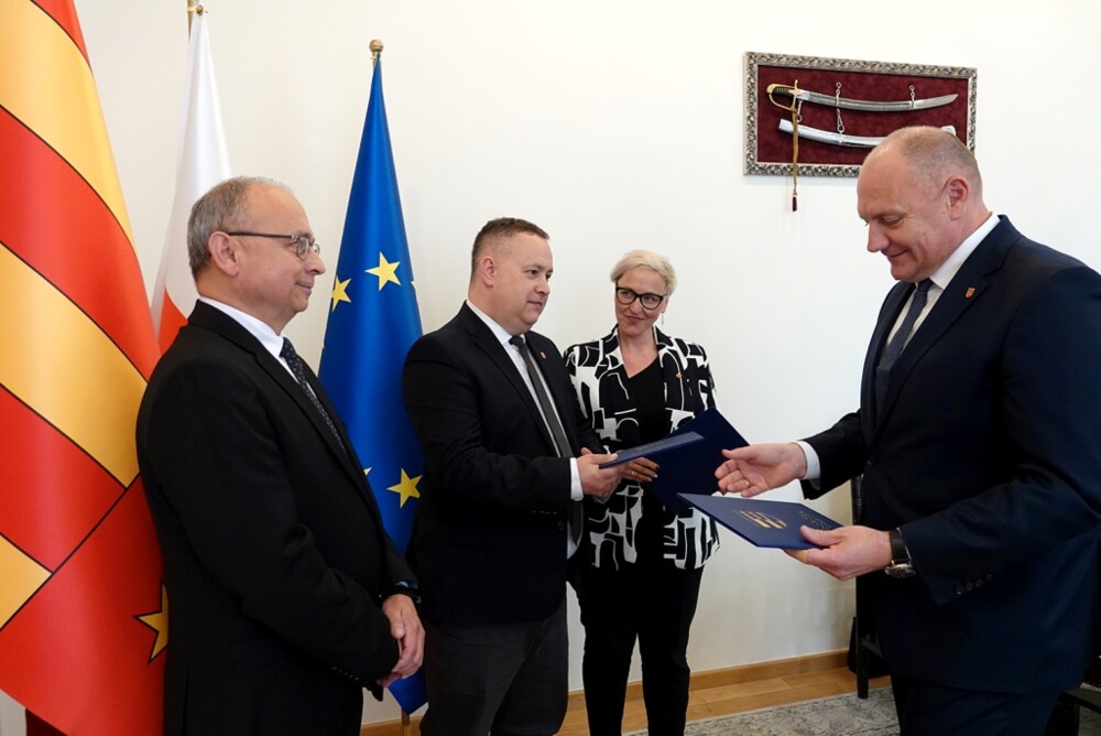 Nowi dyrektorzy kilku placówek oświatowych na Sądecczyźnie [ZDJĘCIA]