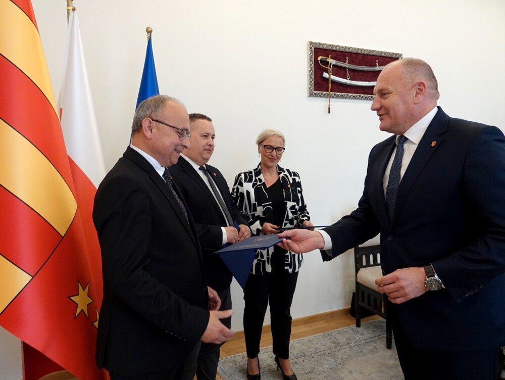 Nowi dyrektorzy kilku placówek oświatowych na Sądecczyźnie [ZDJĘCIA]