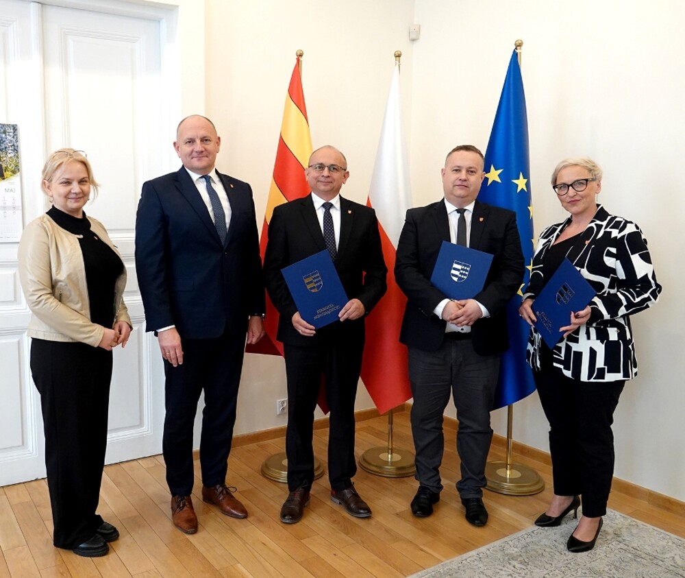 Nowi dyrektorzy kilku placówek oświatowych na Sądecczyźnie [ZDJĘCIA]