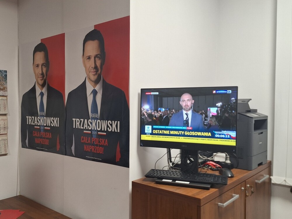 Wieczór wyborczy w sztabie Rafała Trzaskowskiego w Nowym Sączu. Euforia: JEST! Brawo…[FILM, ZDJĘCIA] 
