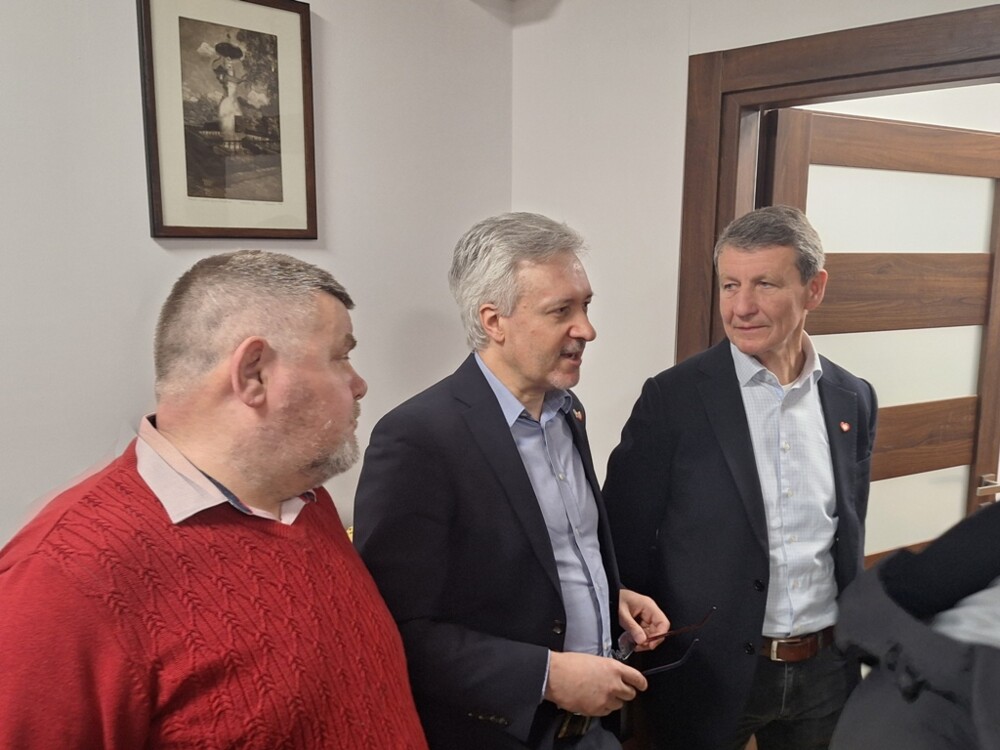 Wieczór wyborczy w sztabie Rafała Trzaskowskiego w Nowym Sączu. Euforia: JEST! Brawo…[FILM, ZDJĘCIA] 